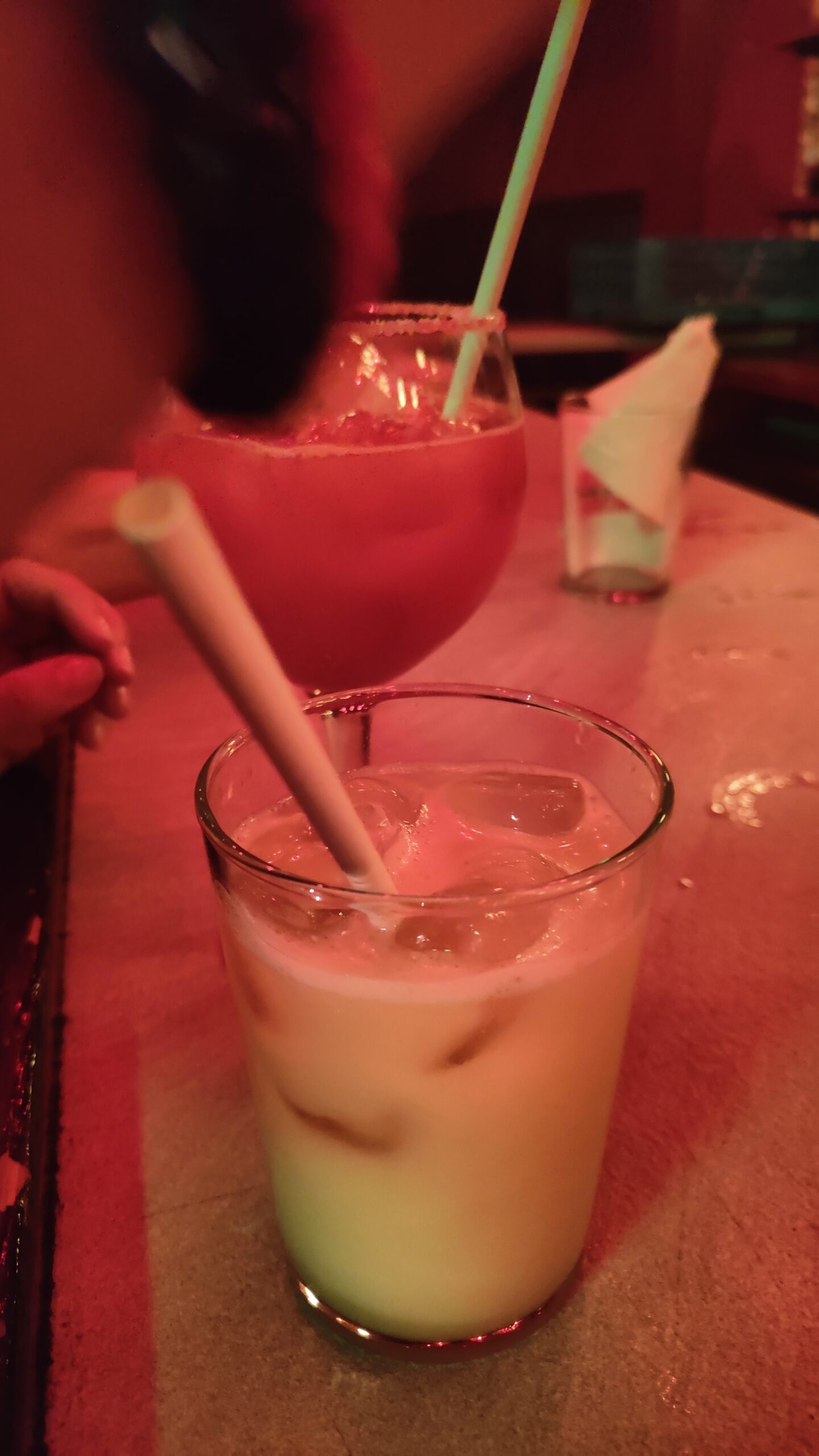 Ambiente nocturno y coctelería en Sala La Paloma Barcelona